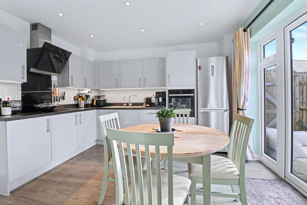 Bushy Dene Road, Botley, SO32 photo 2