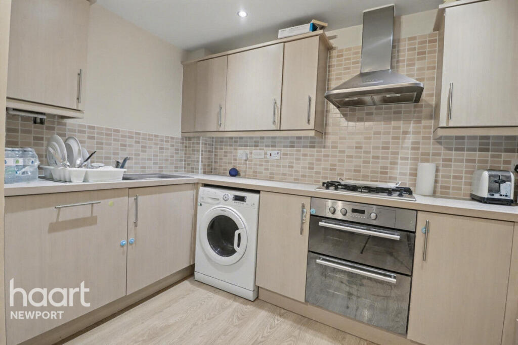 Apartment in Newport, Lodge Hill, Caerleon - More