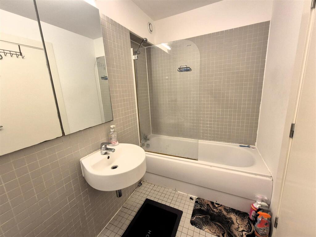 Apartment in Leicester - View 3