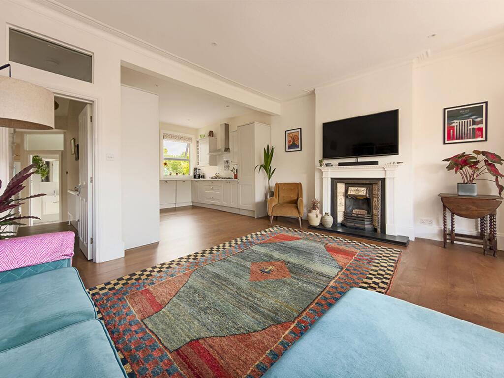 Apartment in London - View 3