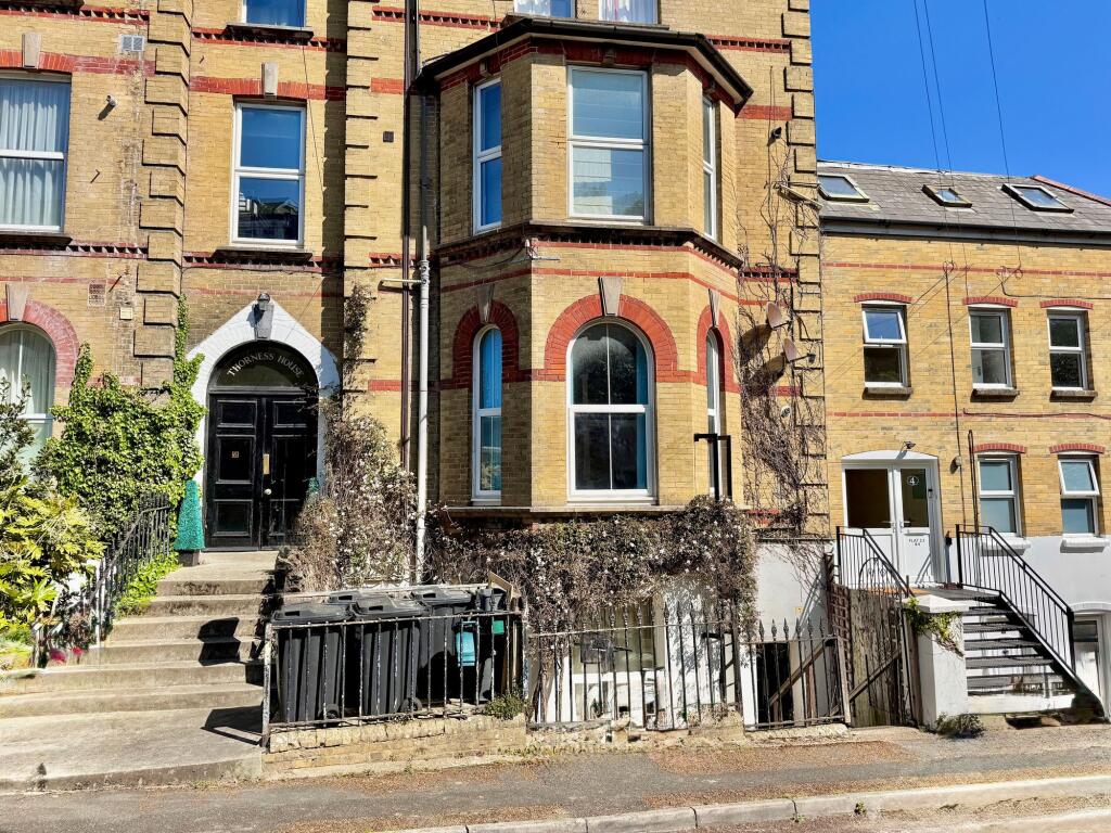 Cliff Road, Thorness House, PO31
