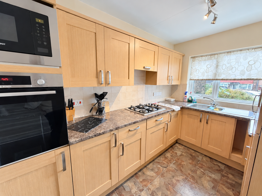 House in Fareham, Locks Heath - More
