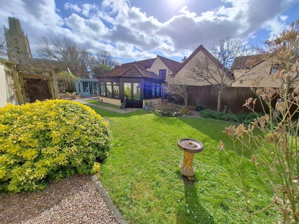 Beautiful detached cottage in the heart of Yatton photo 2