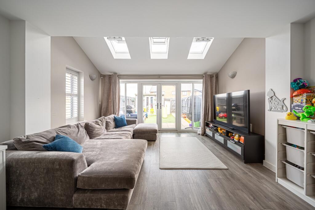 House in Dartford, Ebbsfleet Valley - More