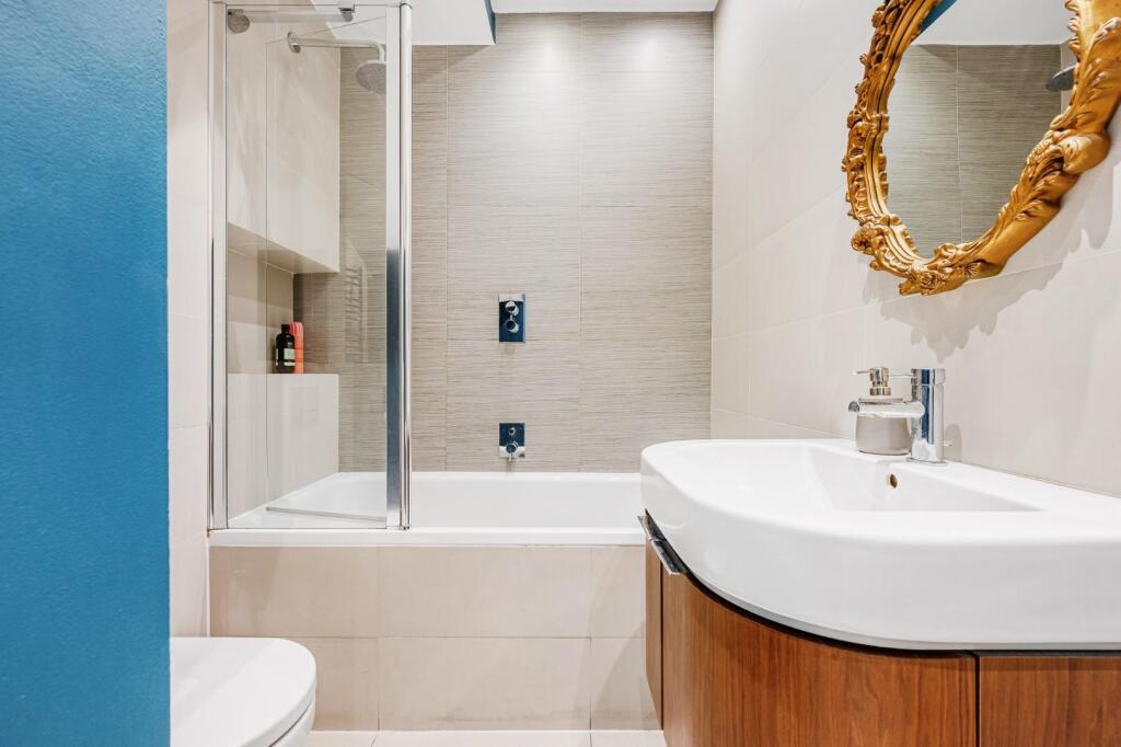 House in London - View 5