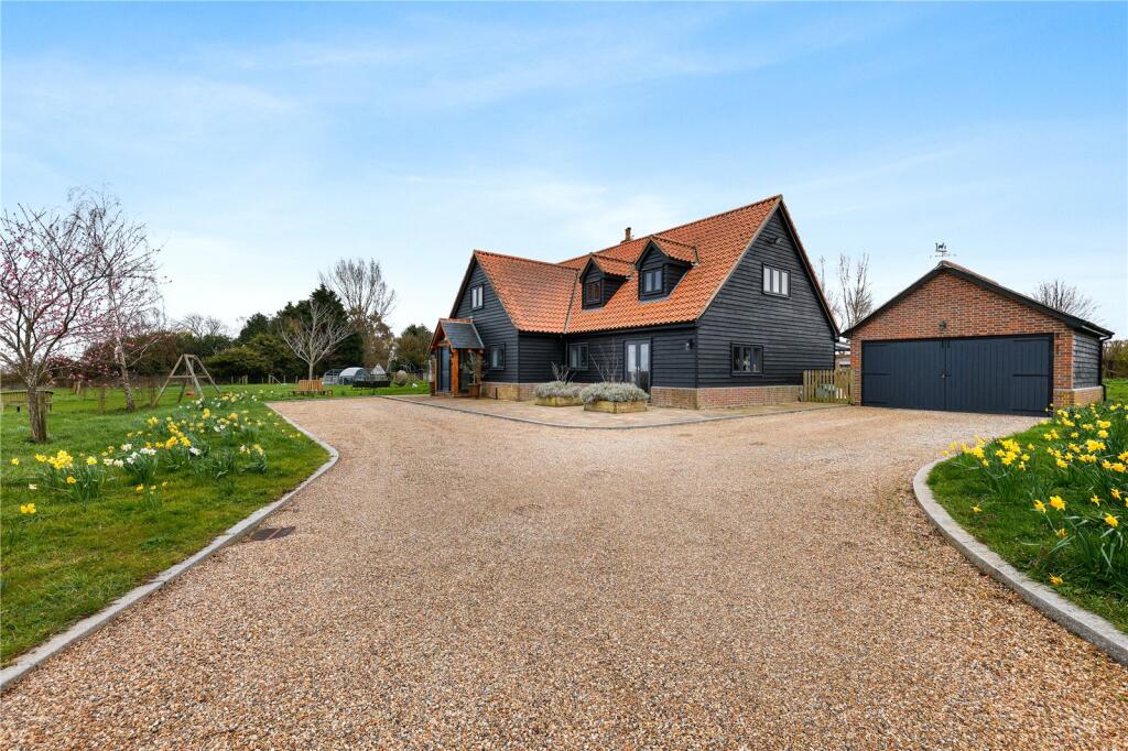 4-bed detached on Fields Farm Road, Layer-de-la-Haye, Colchester, Essex, CO2, £1,395,000
