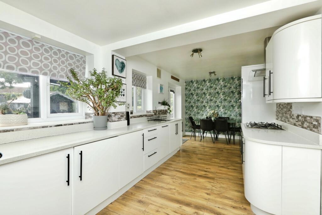 House in Rotherham, Dalton - View 3