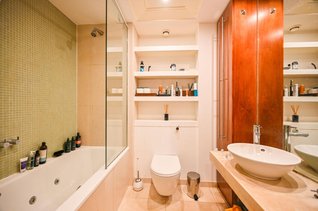 Apartment in London - More