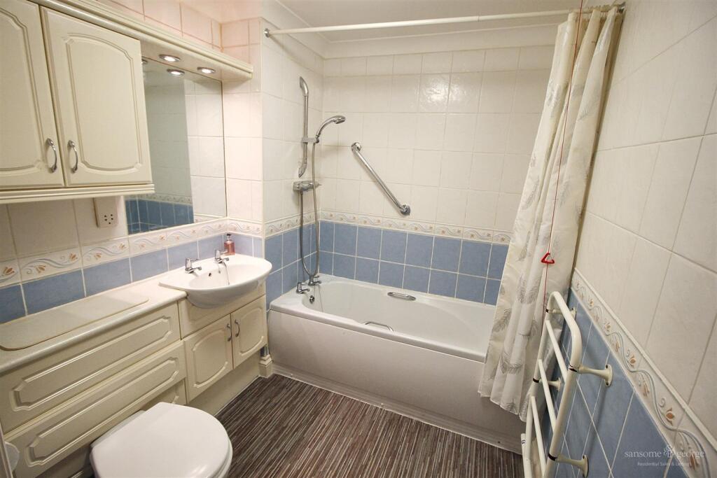 Bath Road, Calcot, Reading photo 3