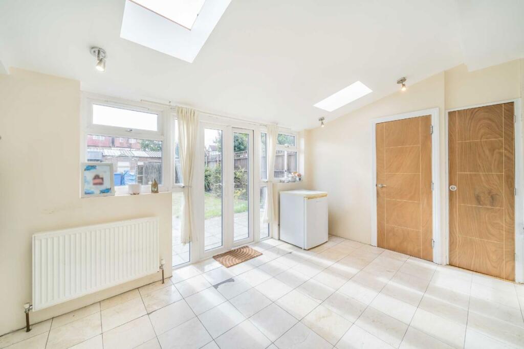 House in London - View 5