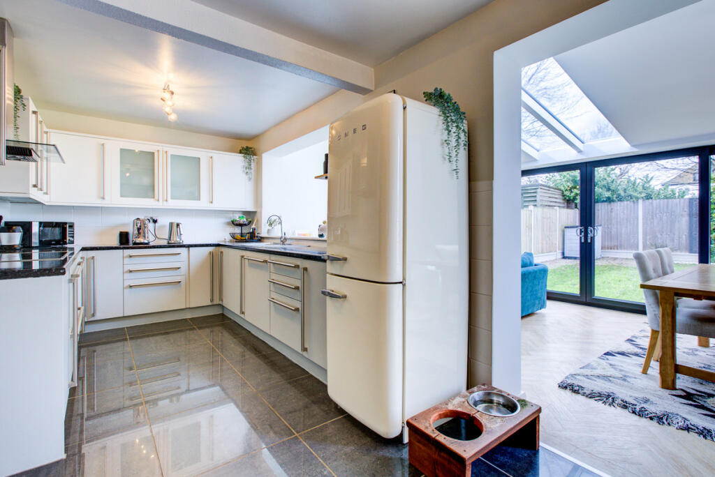 Rosslyn Close, Hockley, SS5 photo 3