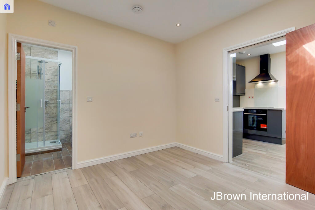 Studio flat for rent
