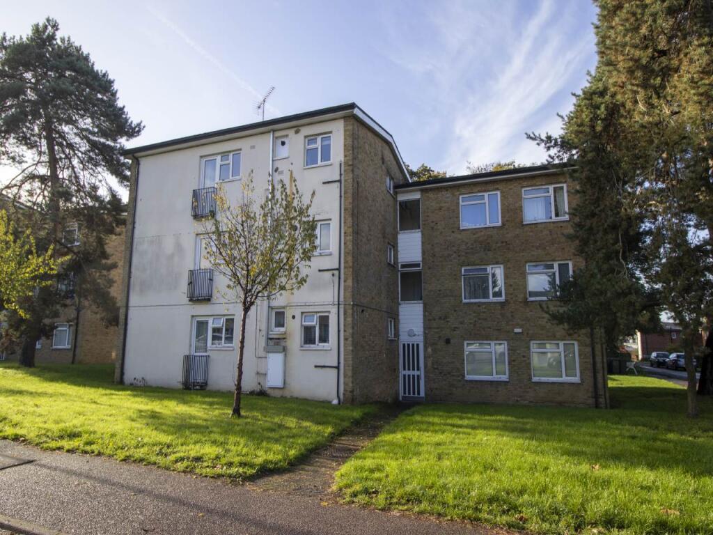 Grove Mead, Hatfield, Hertfordshire photo 2