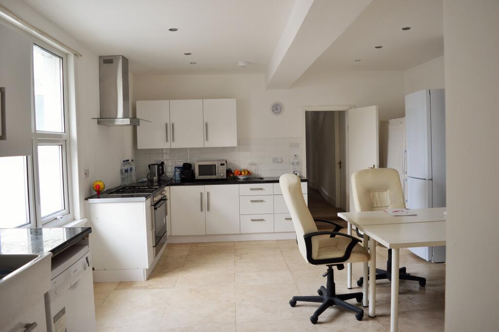 Apartment in London - View 3