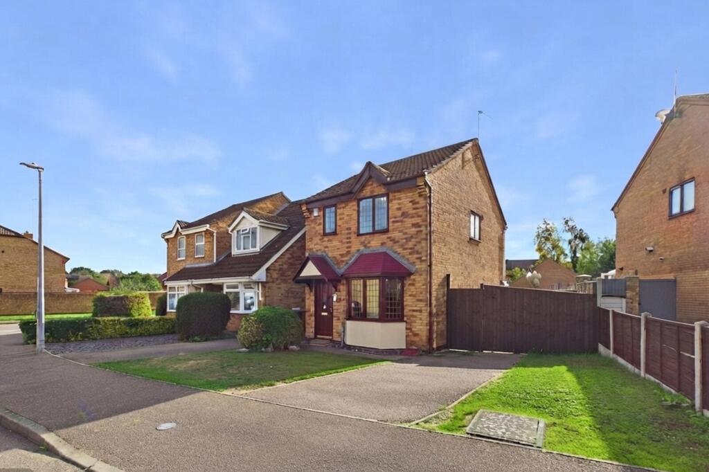 3-bed terraced on Elter Water, Huntingdon, Cambridgeshire, PE29, £270,000
