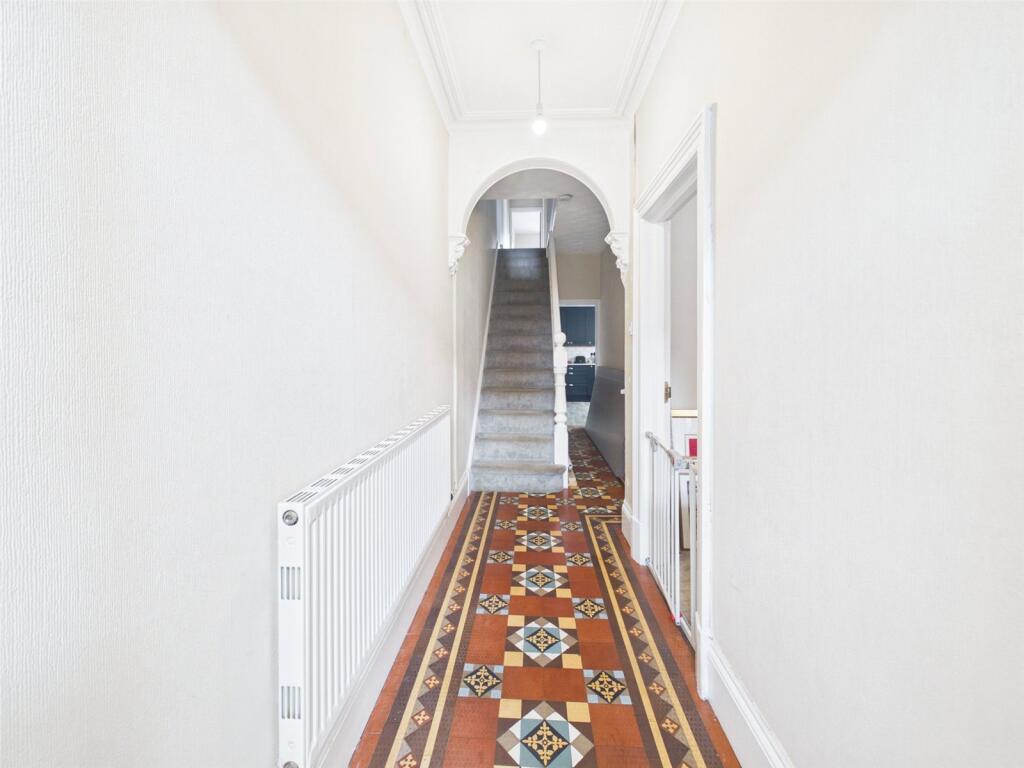 House in Gloucester - View 5
