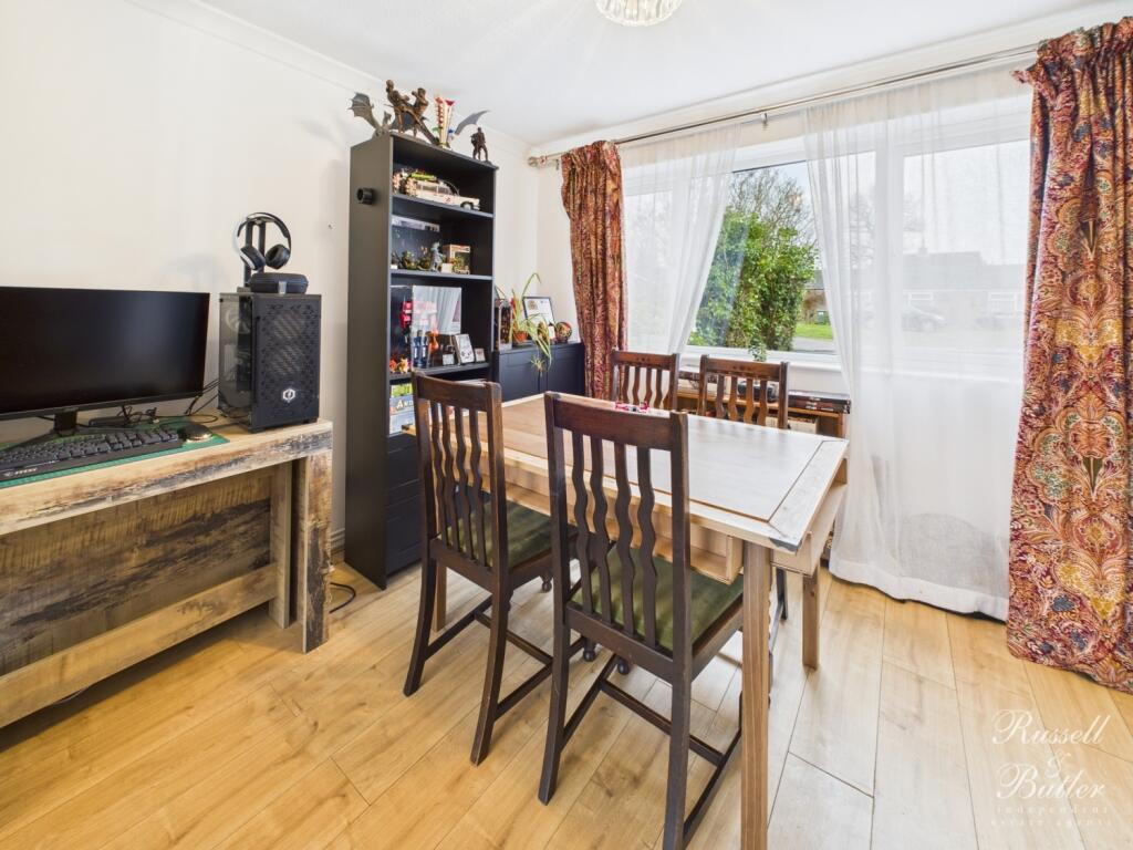  Sandholme,  Steeple Claydon,  Buckinghamshire,  MK18 2QE, MK18 photo 3