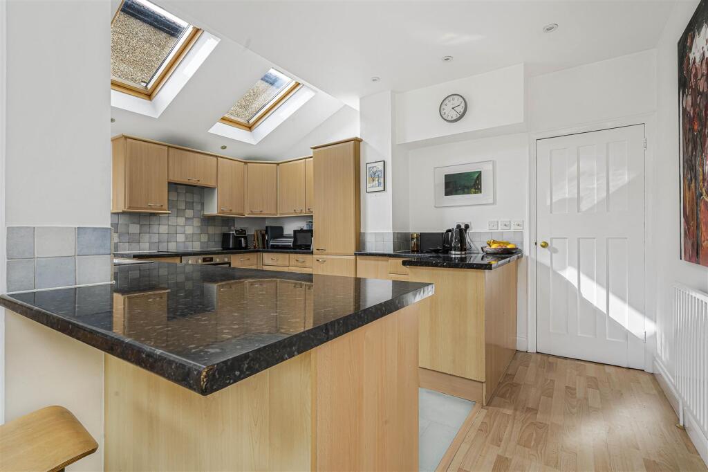 House in Kingston upon Thames - View 4