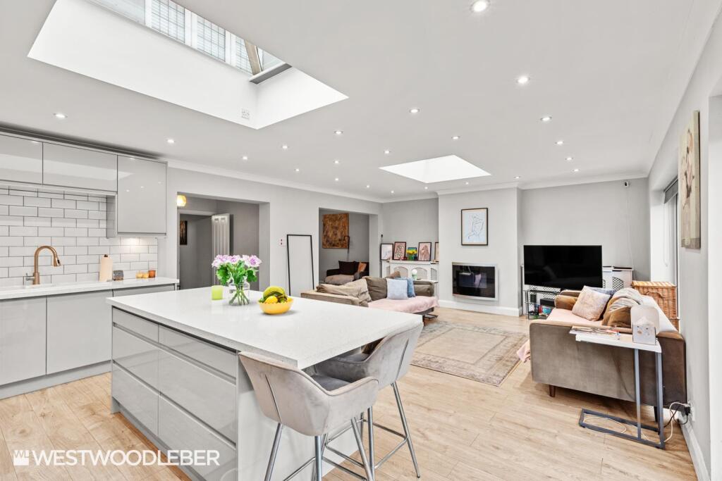 House in Broxbourne - More