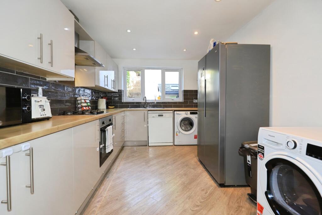 Stourbridge Road, Kidderminster, Worcestershire, DY10 - Więcej