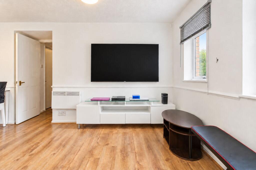 Apartment in Croydon - View 4