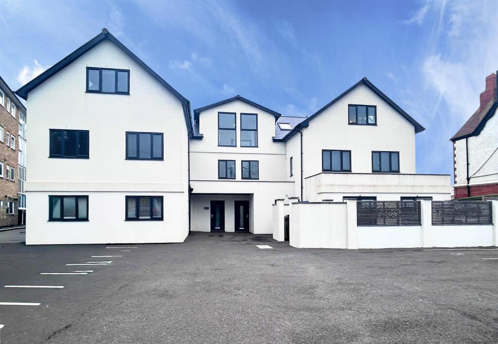 Main image of property: Collington Avenue, Bexhill-On-Sea TN39 3GG