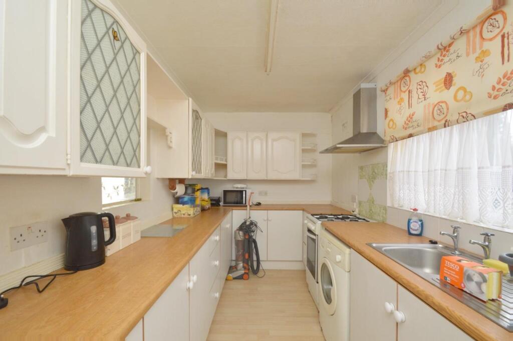 House in Sandown, Lake - View 3