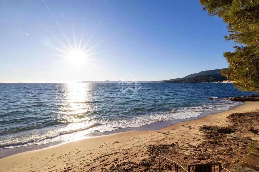 Main image of property: Provence-Alps-Cote d`Azur, Var, Le Lavandou