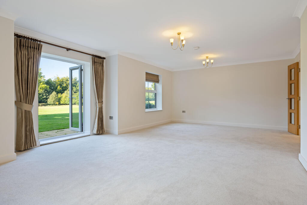 Cavendish House, Bramshott Place, Liphook, Hampshire, GU30 7GL photo 3