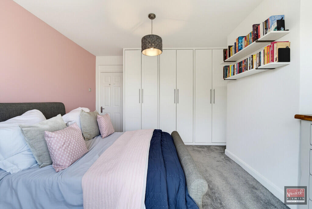 Apartment in Sunbury-on-Thames, Surrey - View 4