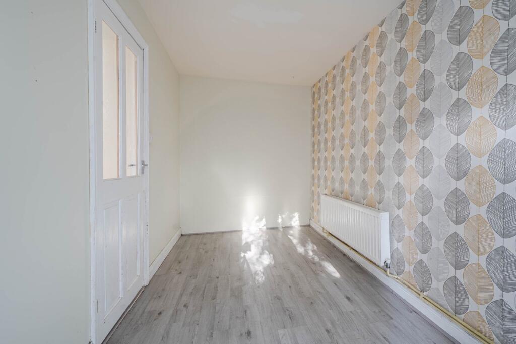 House in Luton - View 5