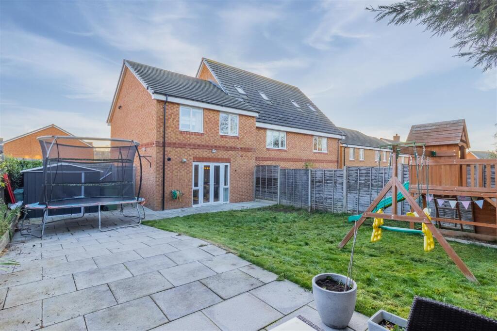 Flint Close, Southam photo 2
