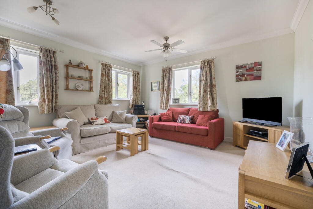 Main image of property: Silk Lane, Twyford, Reading, Berkshire, RG10