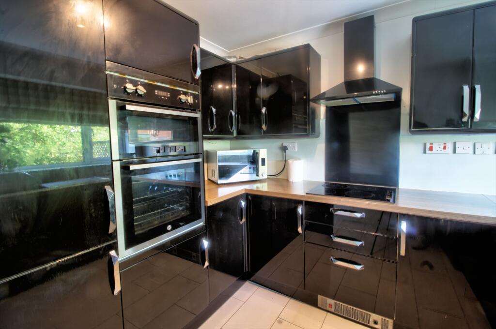 Pinewood Close, Harlow photo 3