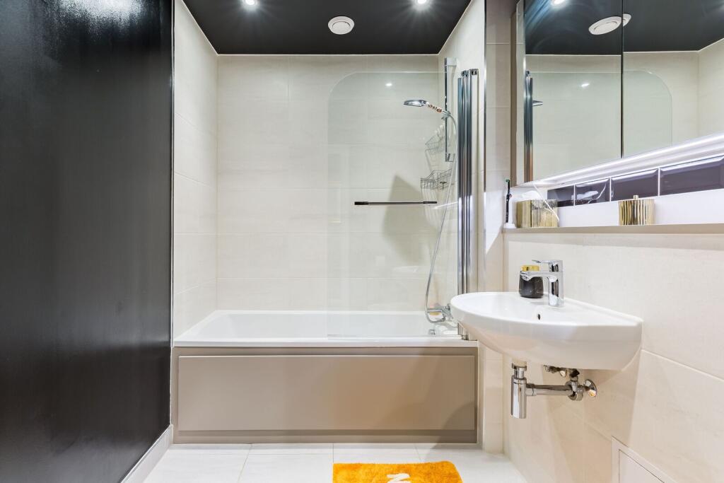 Apartment in London - View 5