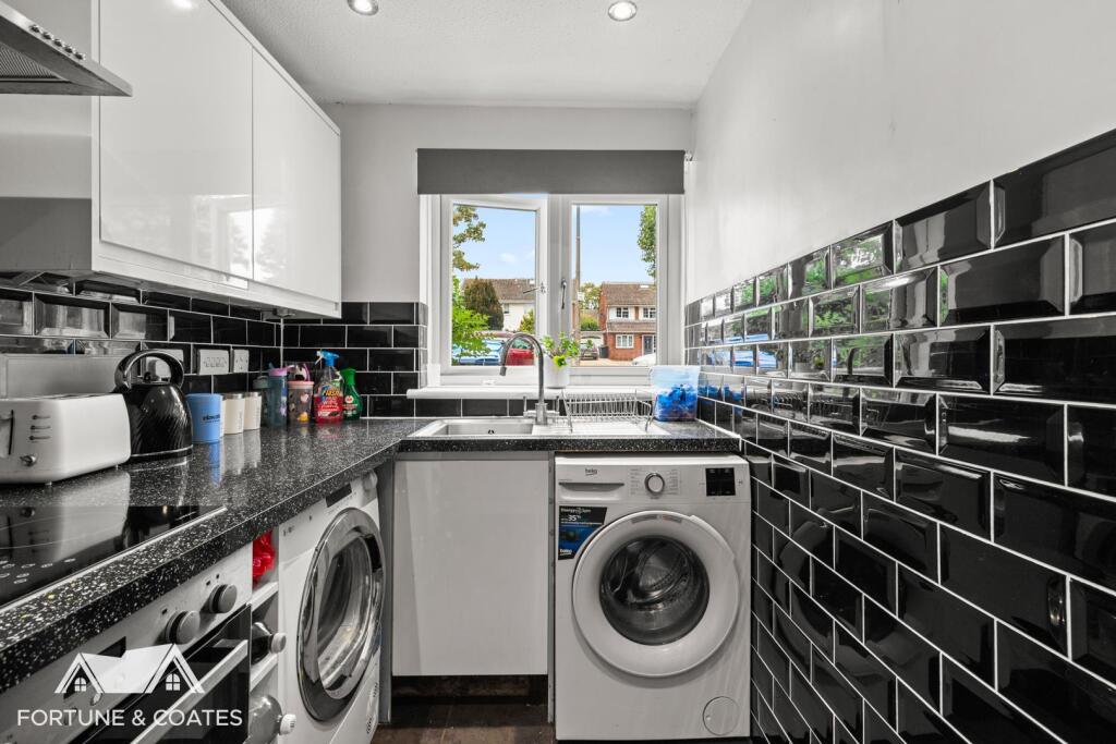 House in Harlow, Katherines - View 5