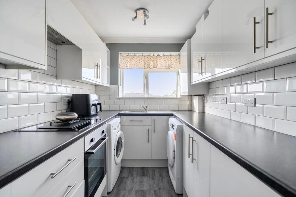 Apartment in Havant, Leigh Park - View 5