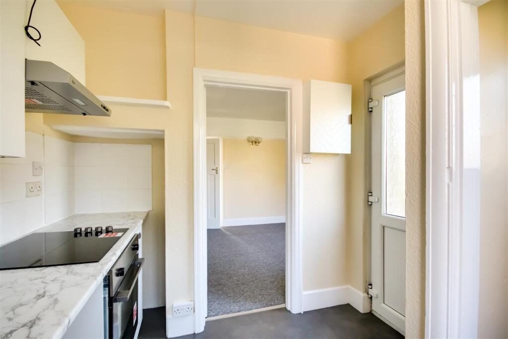 South Farm Road, Broadwater, BN14 - View 6