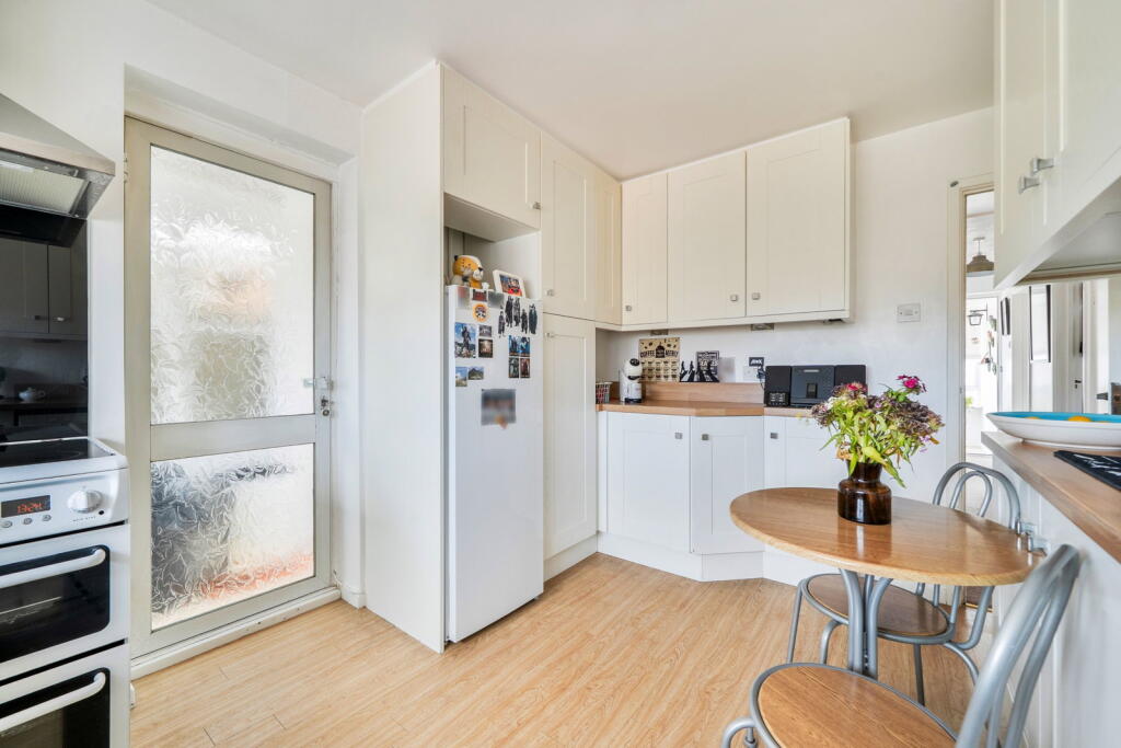 House in Basingstoke and Deane, Basingstoke - View 4