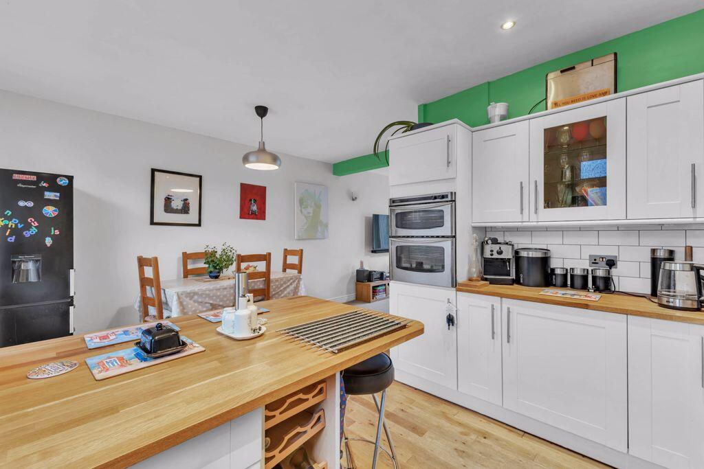 Harehill Avenue, Todmorden OL14 5LA photo 3
