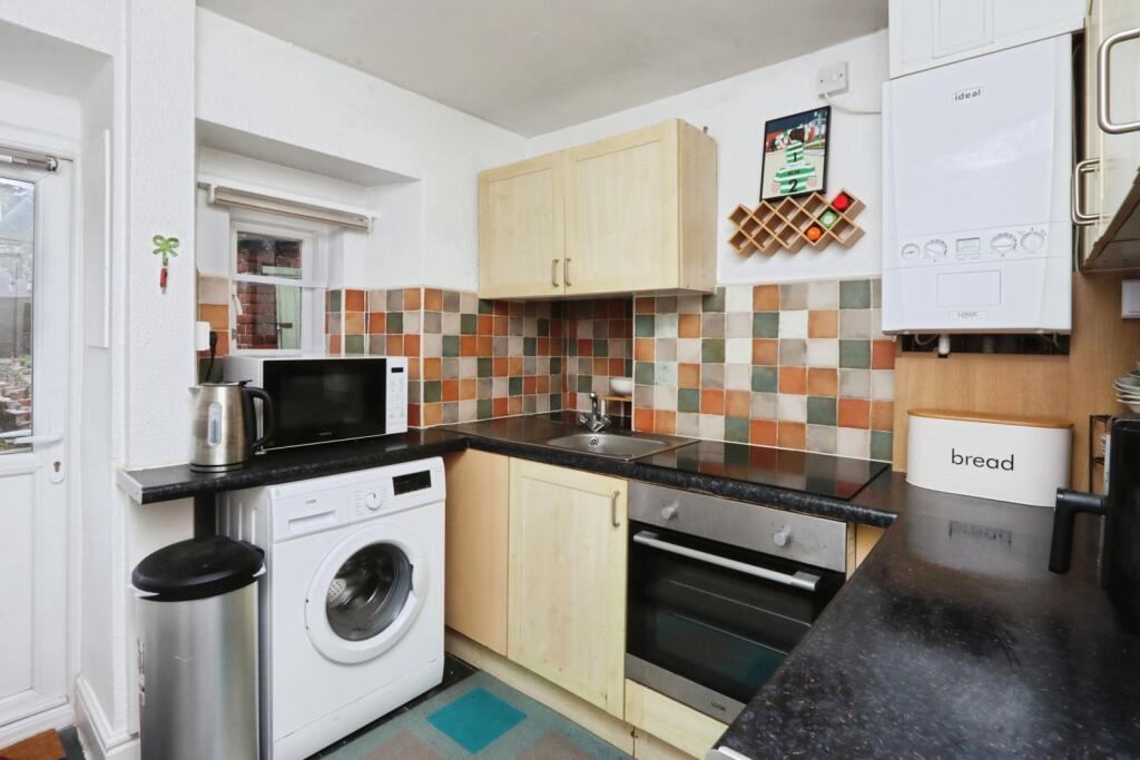 House in Sheffield, Meadowhead, Lowedges - View 3