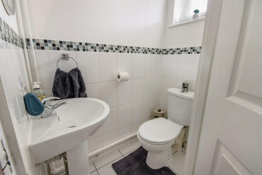 House in Sevenoaks, Horton Kirby and South Darenth - More