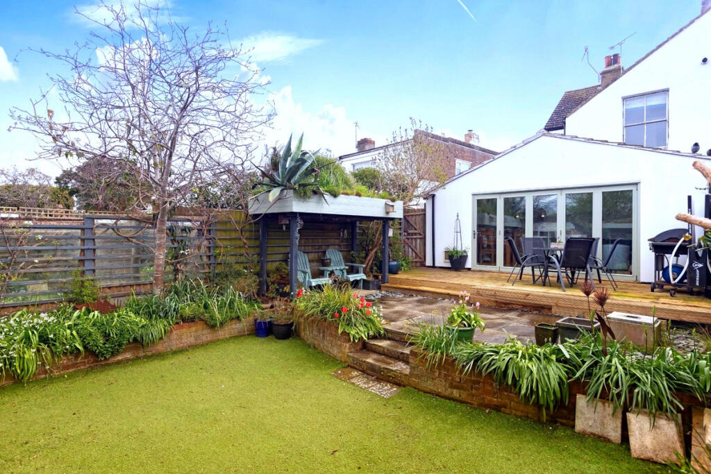 Victoria Road, Shoreham-by-Sea, BN43 - View 4