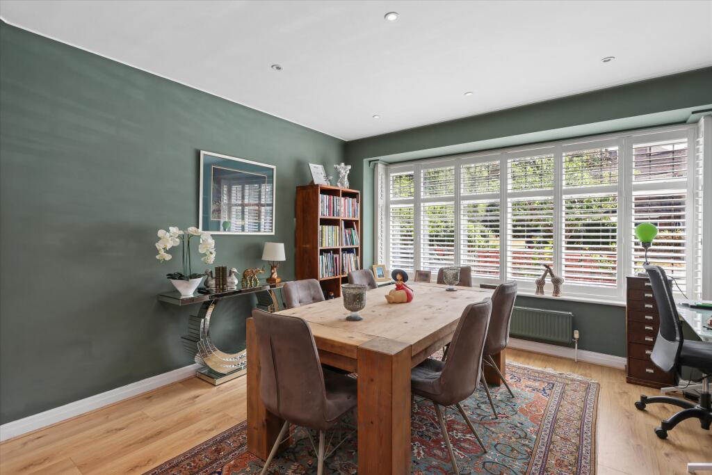 House in Kingston upon Thames - More