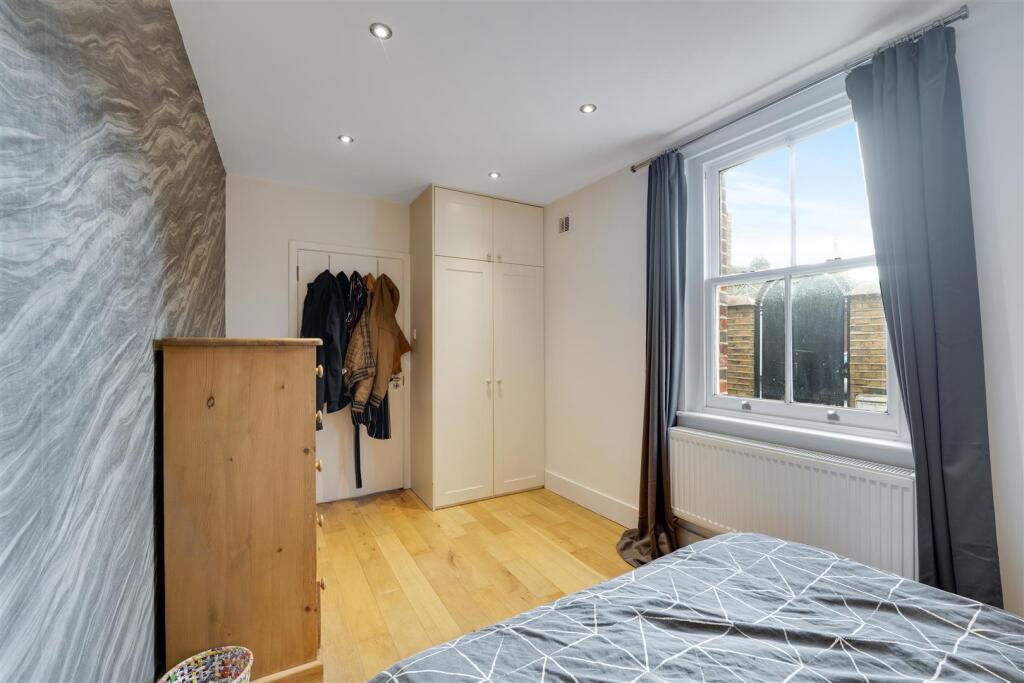 Apartment in London, Hampton Hill - More