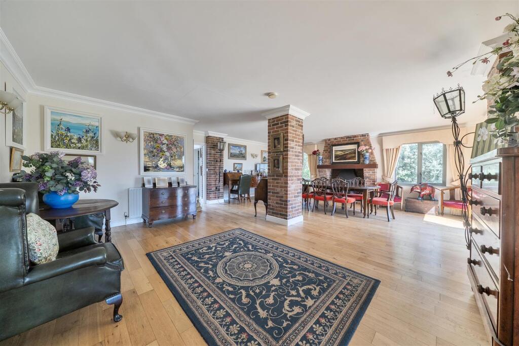 House in Dorchester, Manston - More
