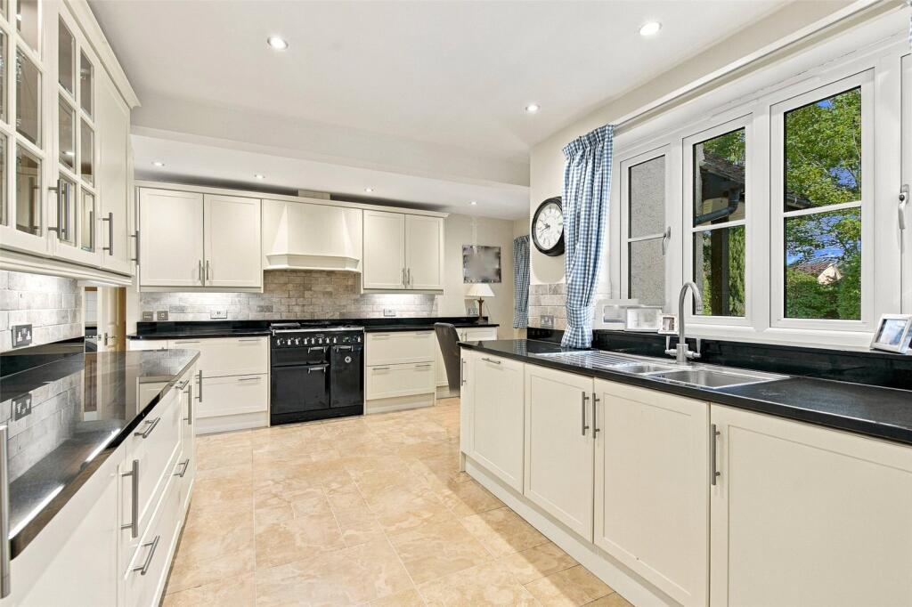 Beechwood Avenue, Little Chalfont, Buckinghamshire, HP6 photo 3