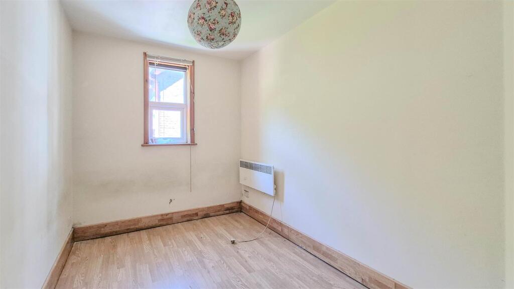 Apartment in Luton - More