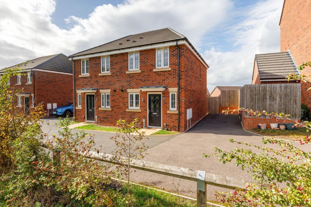 2-bed semi-detached on Roseacre Gardens, Warwick, CV34, £295,000