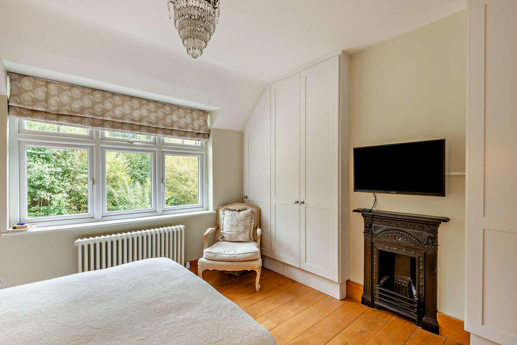 House in Guildford, Shere - View 4